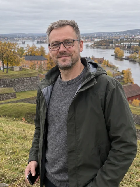 Sindre Kristian Larsen Kristoffersen på festningsvollene i Gamlebyen i Fredrikstad